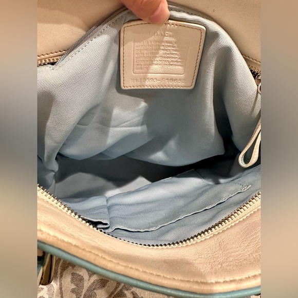 Stunning Coach Purse WITH Matching Wallet - Picture 11 of 16